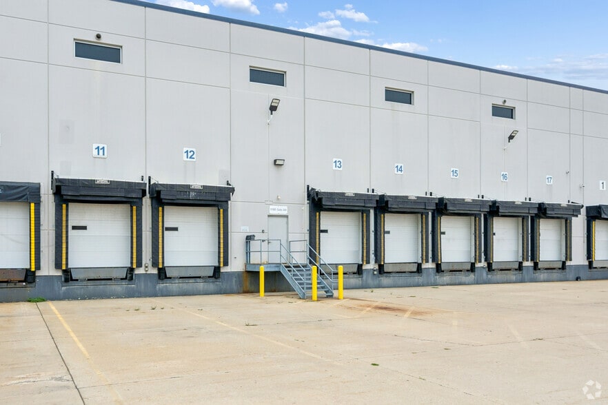 More Photos Of 11101 Franklin Ave, Franklin Park Distribution For Lease