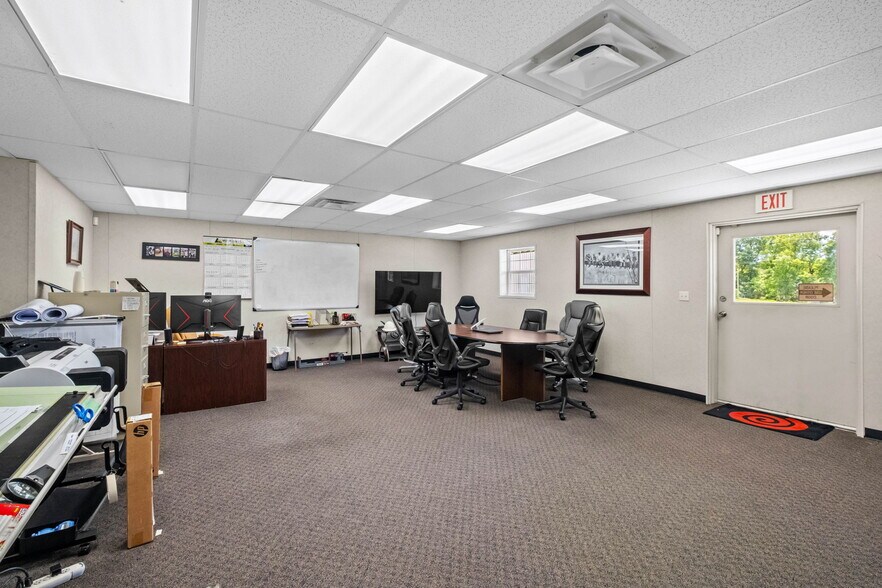More Photos Of 23044 Honey Creek Rd, Sulphur Springs Distribution For Sale