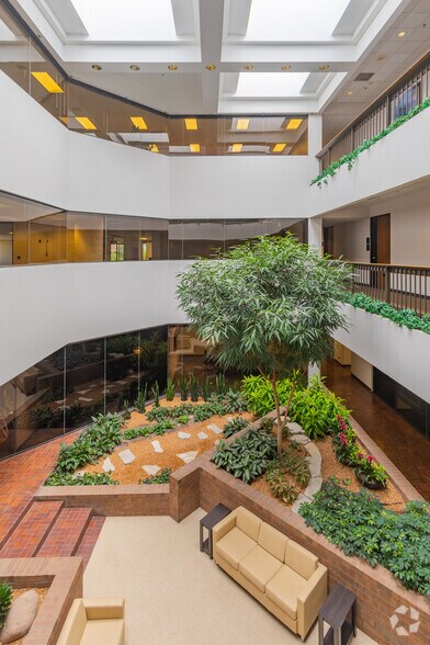 More Photos Of 1110 Lake Cook Rd, Buffalo Grove Office For Lease