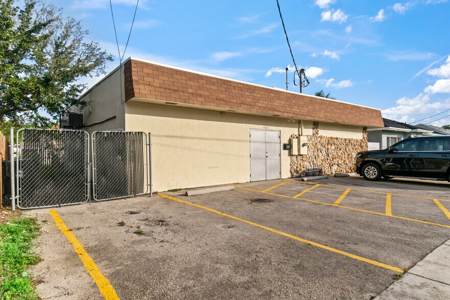 More Photos Of 913 SW 8th Ave, Hallandale Beach Warehouse For Lease