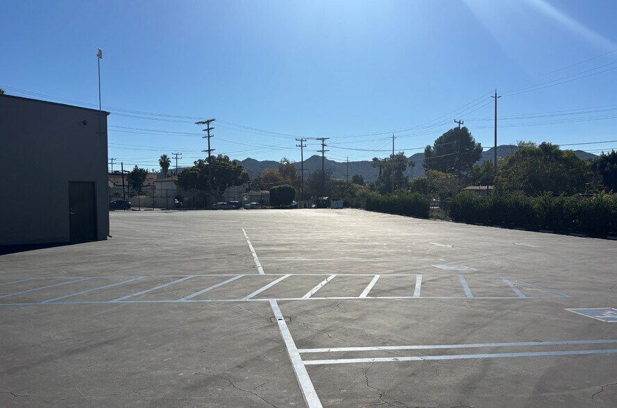 More Photos Of 157-159 W Providencia Ave, Burbank Warehouse For Lease