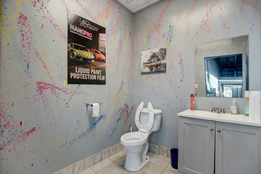 More Photos Of 2350 Us-17-92, Longwood Showroom For Sale