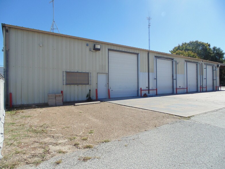 More Photos Of 1515 Shiloh Ave, Bryan Warehouse For Lease