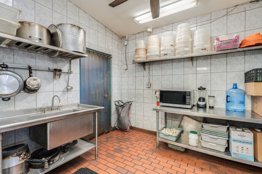 More Photos Of 5222 S Central Ave, Phoenix General Retail For Sale