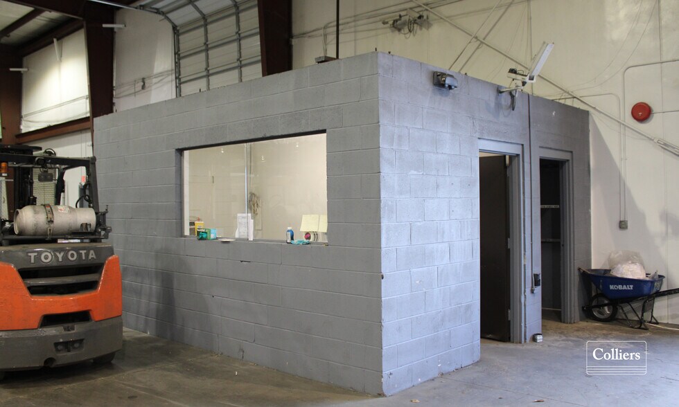 More Photos Of 1317 E Main St, Dillon Warehouse For Lease