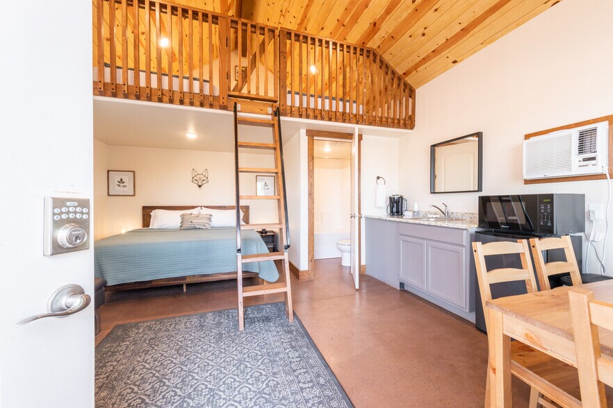 More Photos Of 1752 W Plains Dr, Apple Valley Hotel For Sale