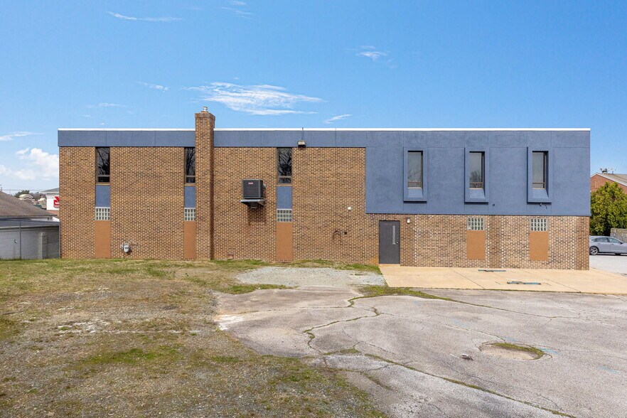 More Photos Of 2207 Saint James Church Rd, Wilmington Auto Repair For Lease