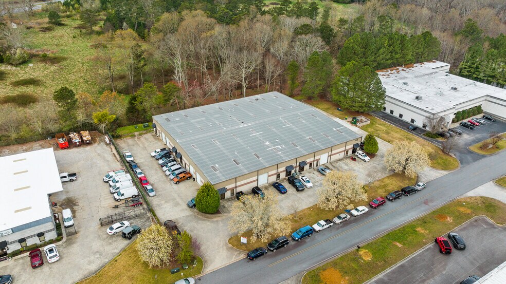 More Photos Of 1150 Alpha Dr, Alpharetta Distribution For Lease