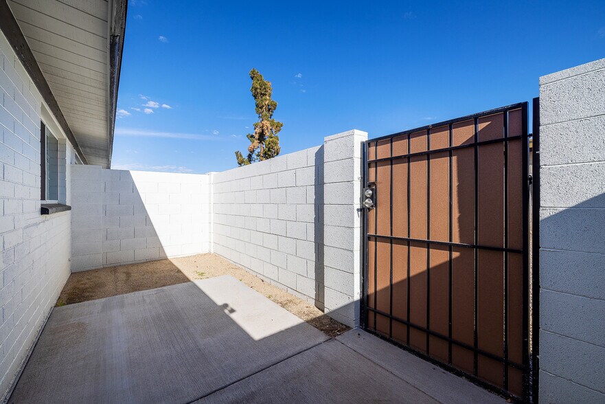 More Photos Of 6043-6049 W Laurie Ln, Glendale Apartments For Sale