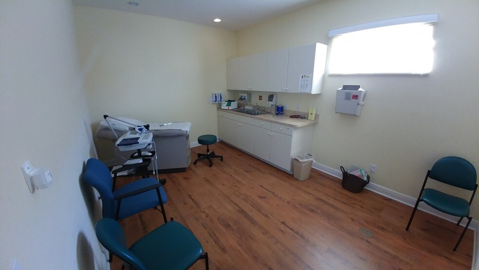 More Photos Of 530 SE 16th Pl, Cape Coral Medical For Lease