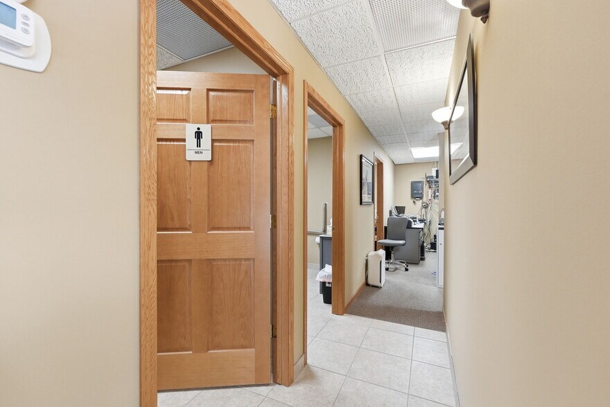 More Photos Of 251 8th St NW, Elk River Office For Sale
