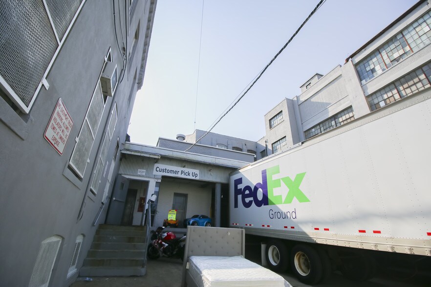 More Photos Of 39 Meade St, Trenton Distribution For Lease