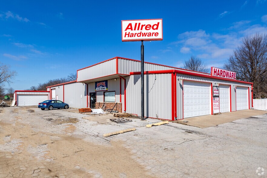 Primary Photo Of 106 N Lombard Ln, Skiatook Freestanding For Sale
