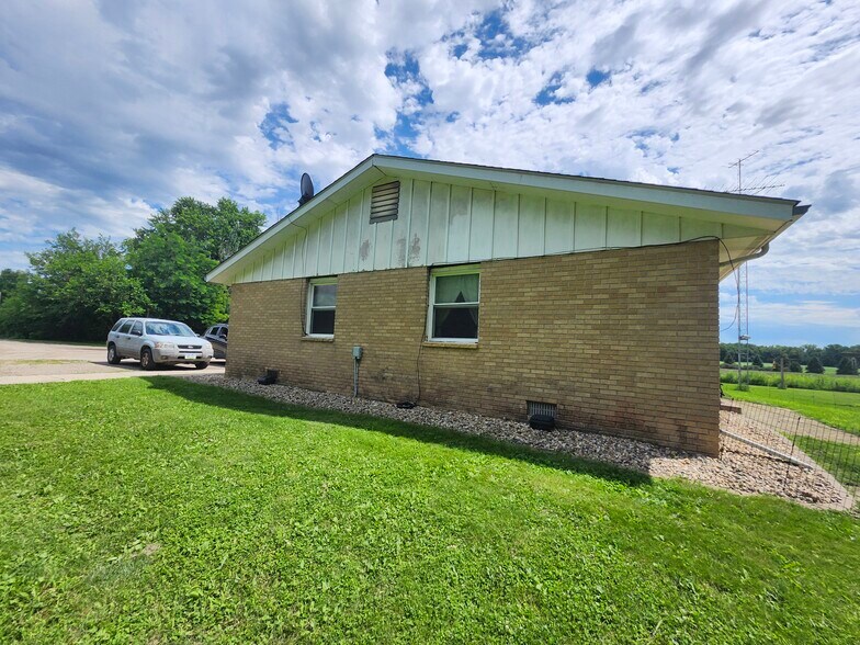 More Photos Of 204 3rd St SW, Rake Apartments For Sale