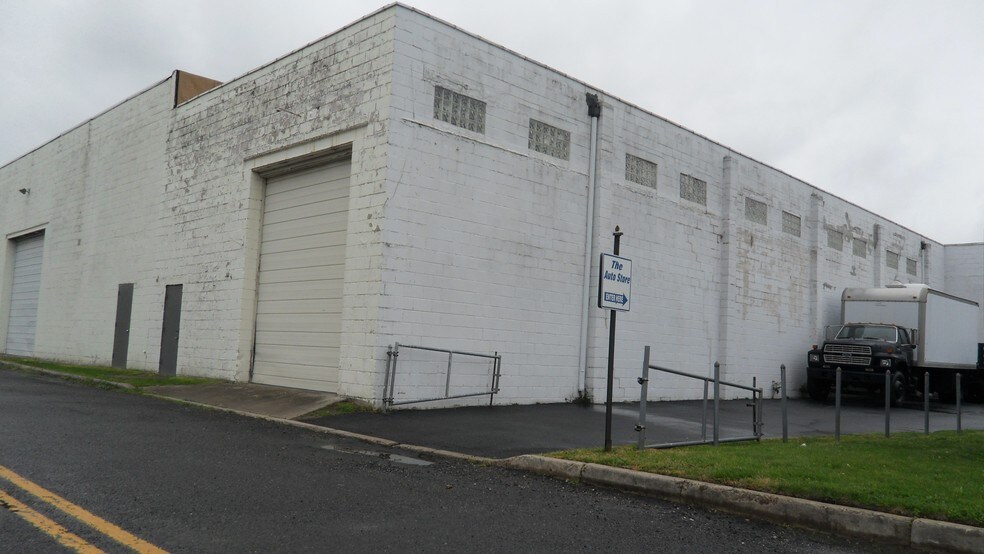 More Photos Of 619 Madison St, Palmyra Warehouse For Lease