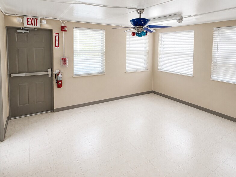 More Photos Of 1930 NE Waldo Rd, Gainesville Daycare Center For Lease