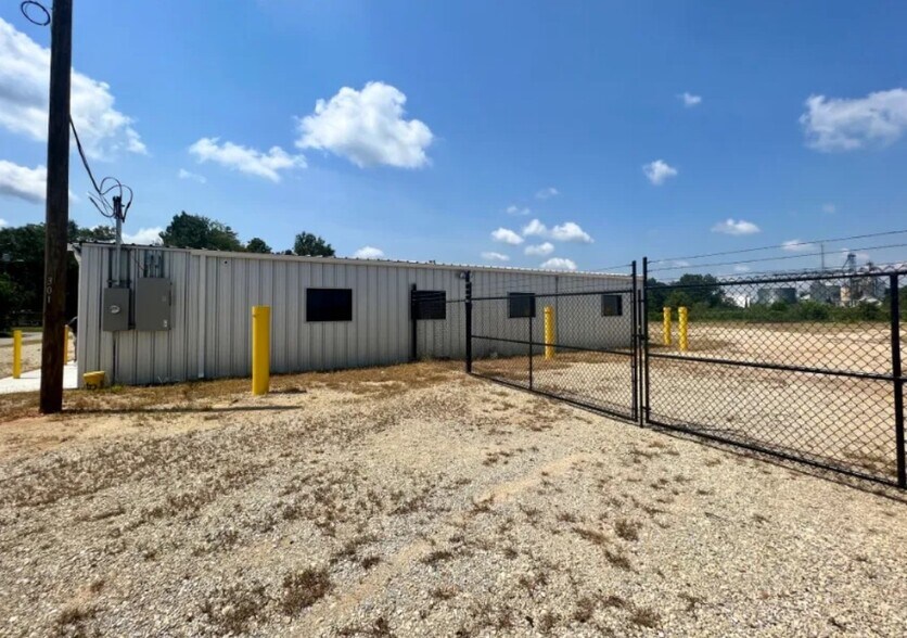 More Photos Of 301 Gundy Ln, Enterprise Warehouse For Lease