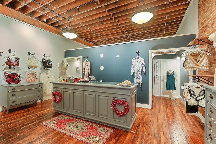 More Photos Of 8914 N Seneca St, Weedsport Freestanding For Sale