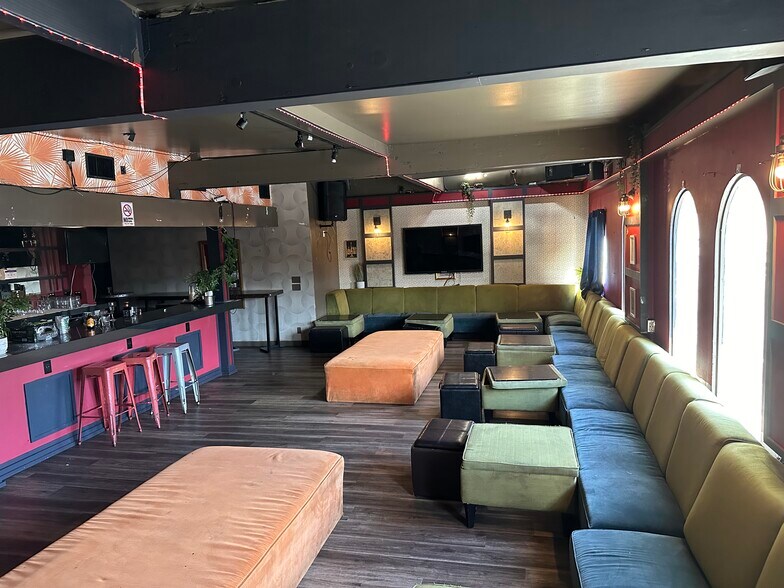 More Photos Of 141-143 N La Brea Ave, Los Angeles Restaurant For Sale