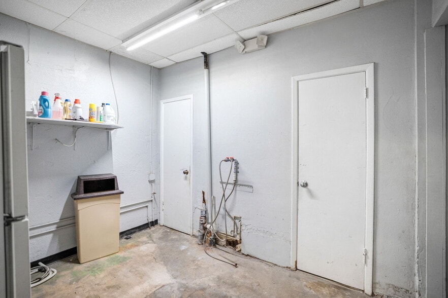 More Photos Of 3090 Bee Ridge Rd, Sarasota Convenience Store For Sale