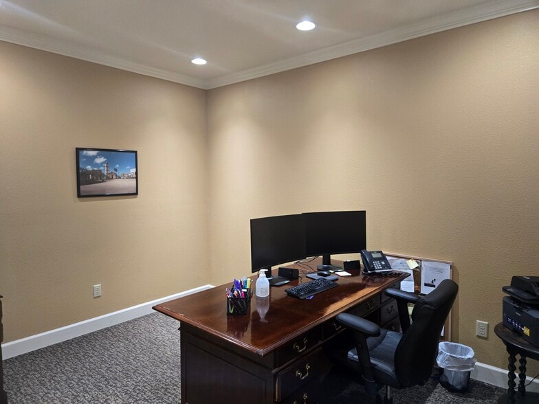 More Photos Of 6314-6324 S US 301, Riverview Office For Lease
