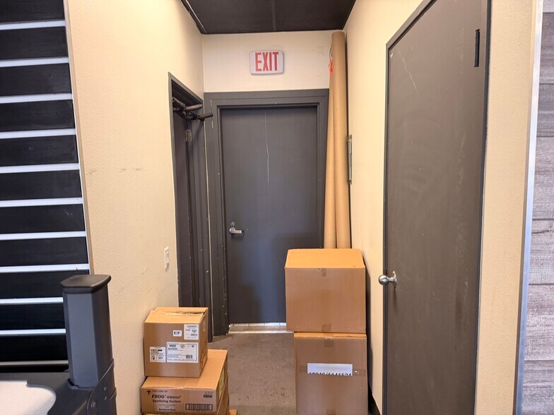 More Photos Of 22900-22924 Los Alisos Blvd, Mission Viejo Unknown For Lease