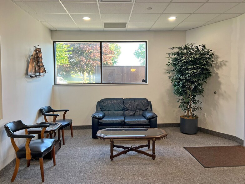 More Photos Of 2800-2860 W 21st St, Erie Office For Lease