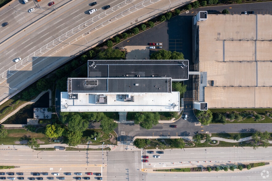 More Photos Of 1111 W 22nd St, Oak Brook Office For Lease