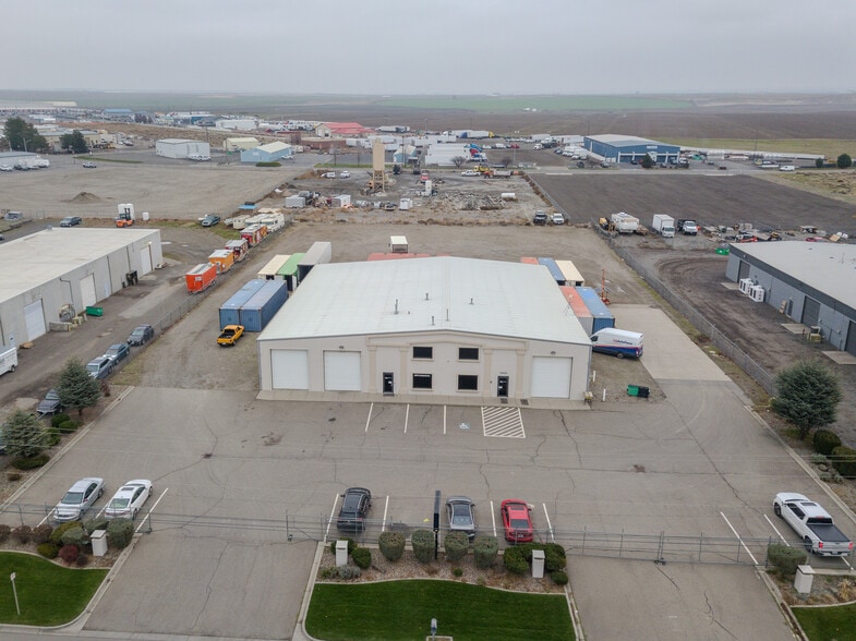 More Photos Of 2525 N Commercial Ave, Pasco Warehouse For Lease