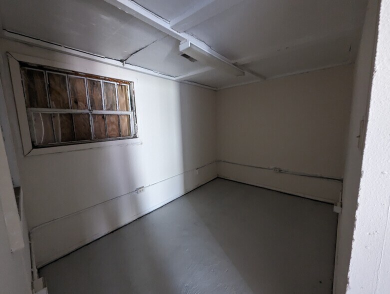 More Photos Of 1283 N King St, Hampton Light Manufacturing For Lease