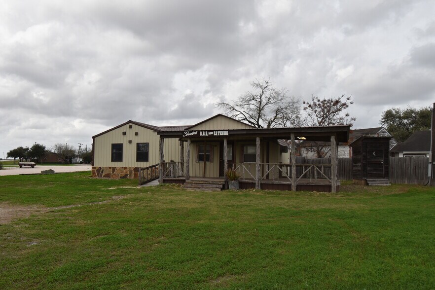 More Photos Of 217 Second St, Agua Dulce Restaurant For Sale