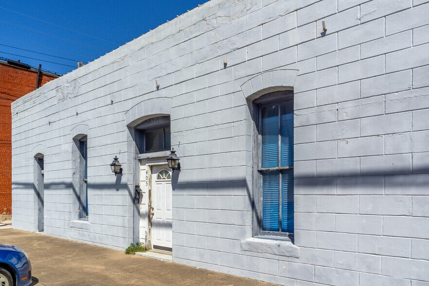 More Photos Of 229 S Main St, Mc Gregor Showroom For Sale