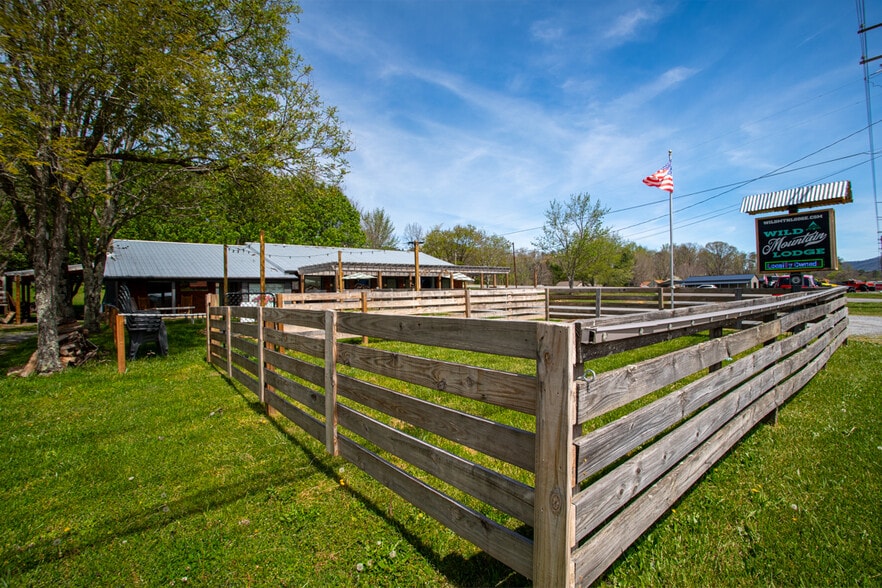 More Photos Of 3804 Wears Valley Rd, Sevierville Hotel For Sale