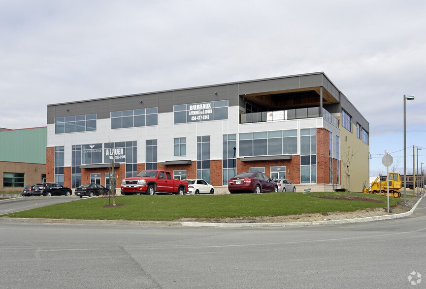 More Photos Of 1027 Boul Des Entreprises, Terrebonne Flex For Sale