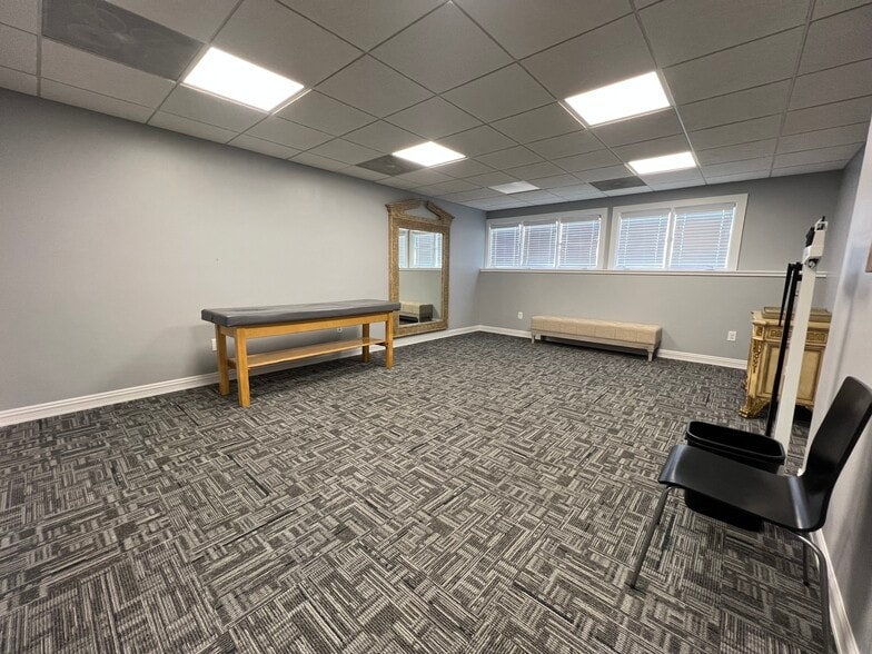 More Photos Of 1010 Ohio Pike, Cincinnati Medical For Lease