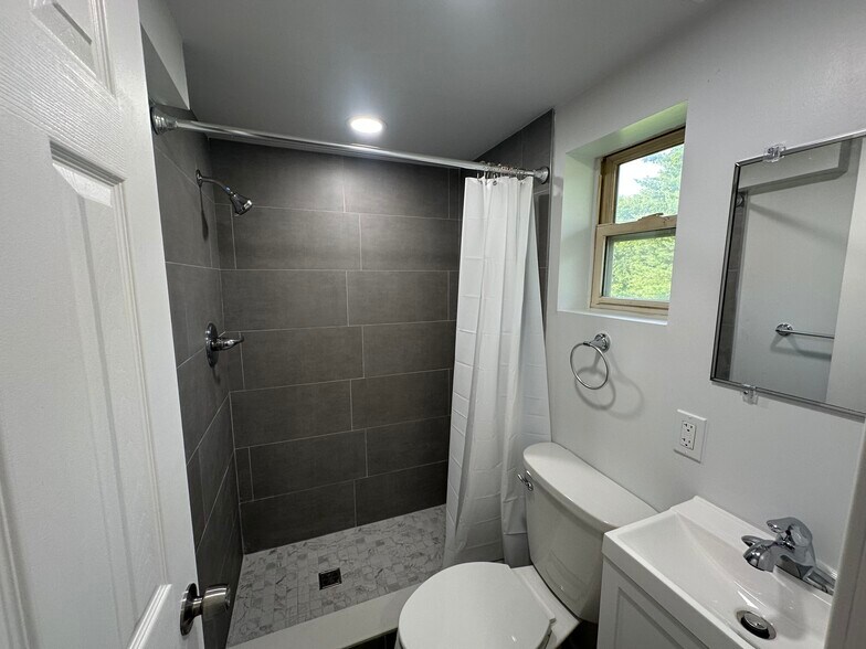 More Photos Of 16001 Dixie Hwy, Holly Apartments For Sale