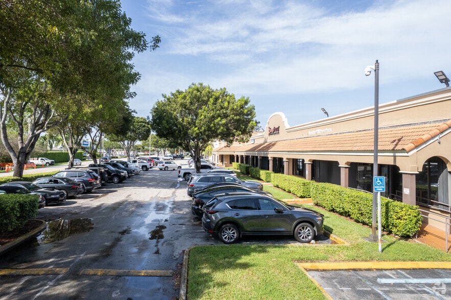 More Photos Of 13593-13595 S Dixie Hwy, Miami Bank For Lease