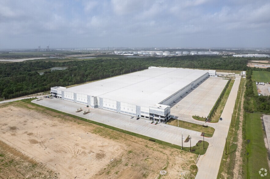 More Photos Of 15600 Carpenters Logistics Dr, Channelview Distribution For Sale