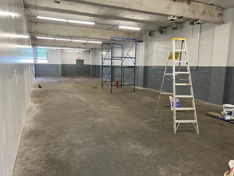 More Photos Of 1-5 Neil Ct, Oceanside Warehouse For Lease