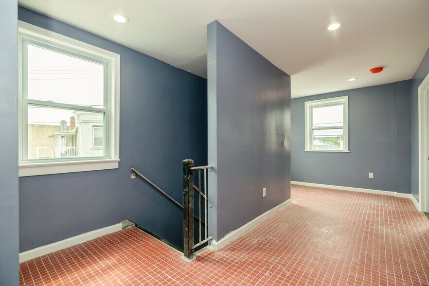 More Photos Of 250 Warren St, Beverly Storefront Retail Residential For Sale