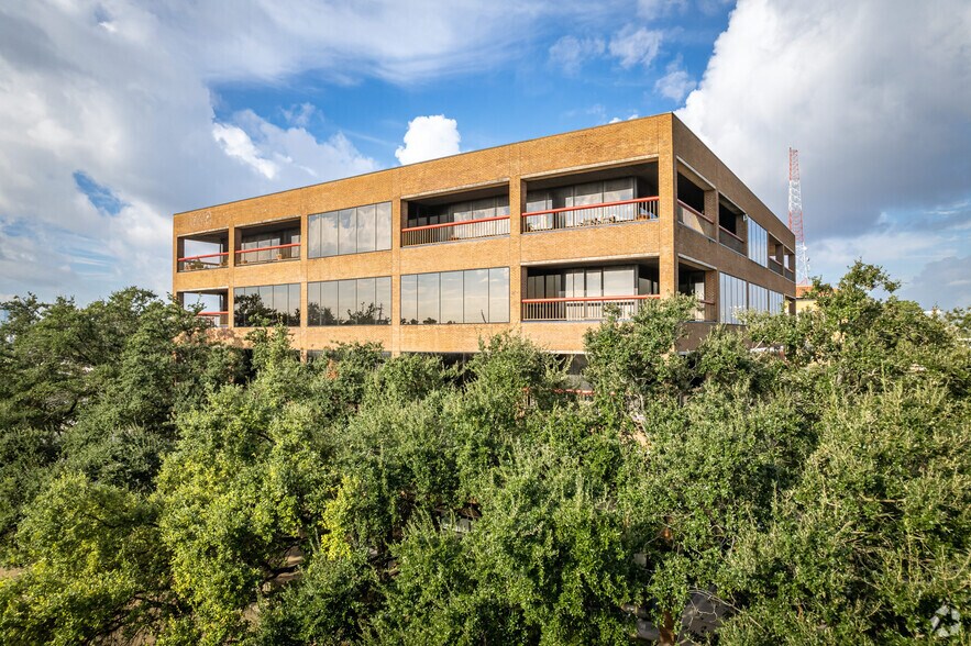 More Photos Of 4200 Montrose Blvd, Houston Office For Lease