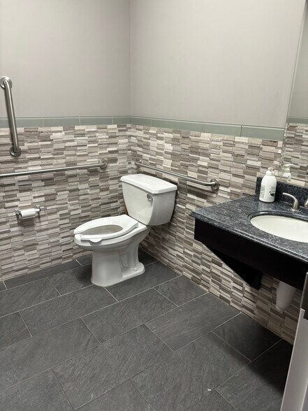 More Photos Of 1244 Fort Washington Ave, Fort Washington Medical For Lease