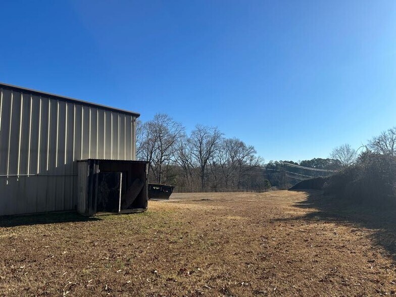 More Photos Of 899 Liberty St W, York Warehouse For Lease