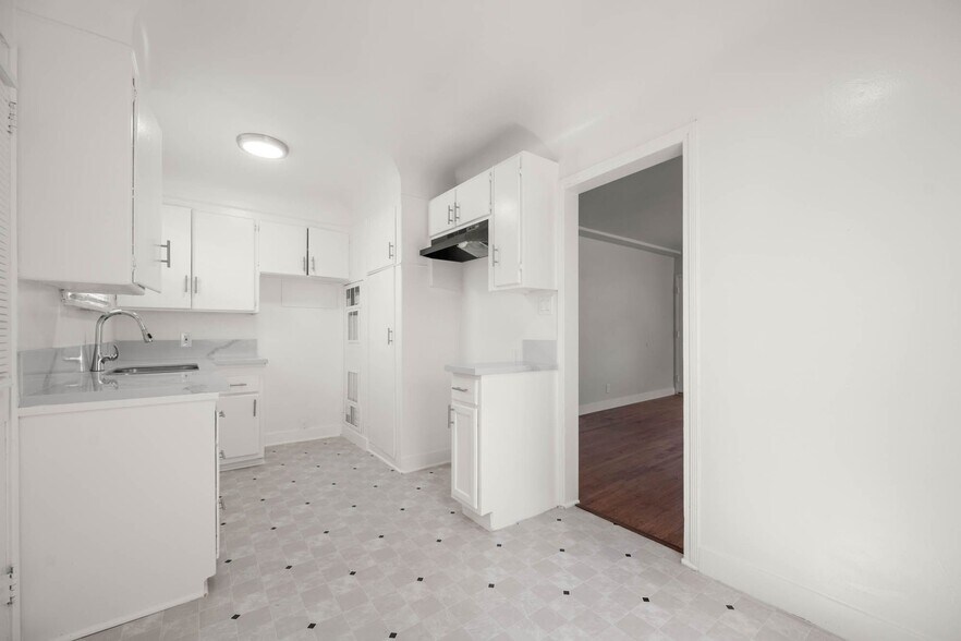 More Photos Of 6036 10th Ave, Los Angeles Apartments For Sale