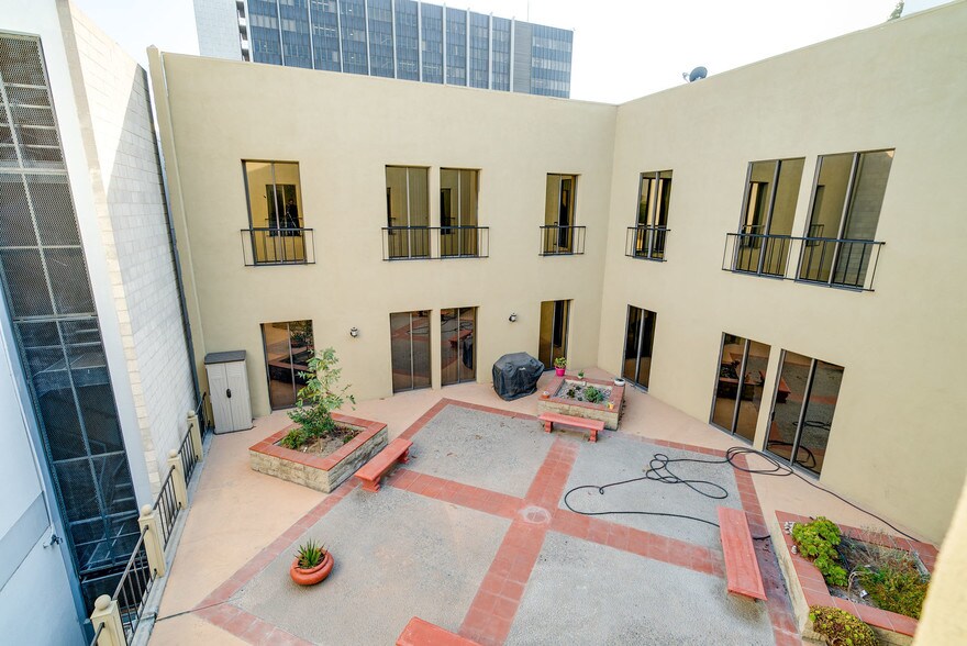 More Photos Of 615 W Civic Center Dr, Santa Ana Office For Lease