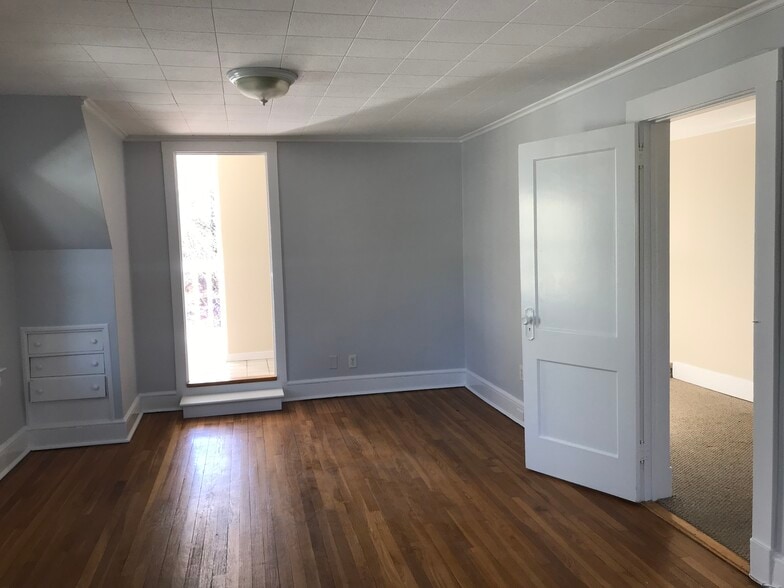 More Photos Of 3 Field Rd, Cos Cob Specialty For Sale