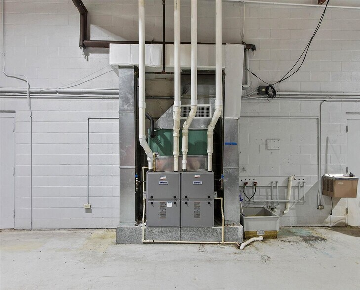 More Photos Of 6886 Wishart St, Huntsville Light Distribution For Lease
