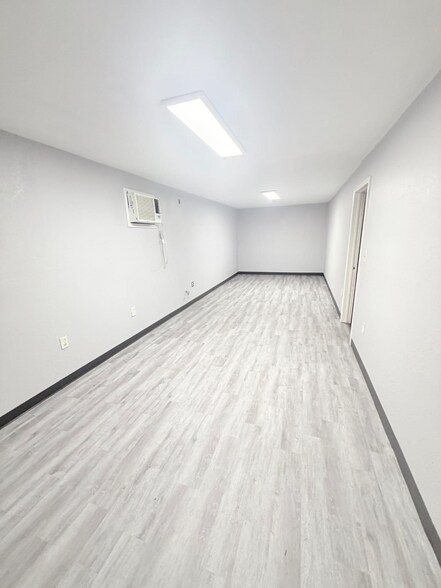 More Photos Of 16261 Hollister St, Houston Unknown For Lease