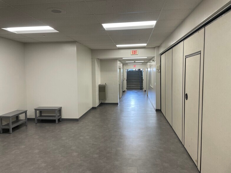 More Photos Of 650 Ashworth Dr, Waukee Specialty For Sale