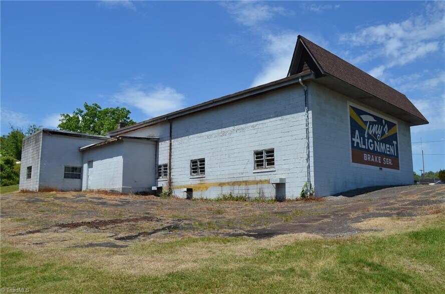 More Photos Of 201 K St, North Wilkesboro Auto Repair For Sale